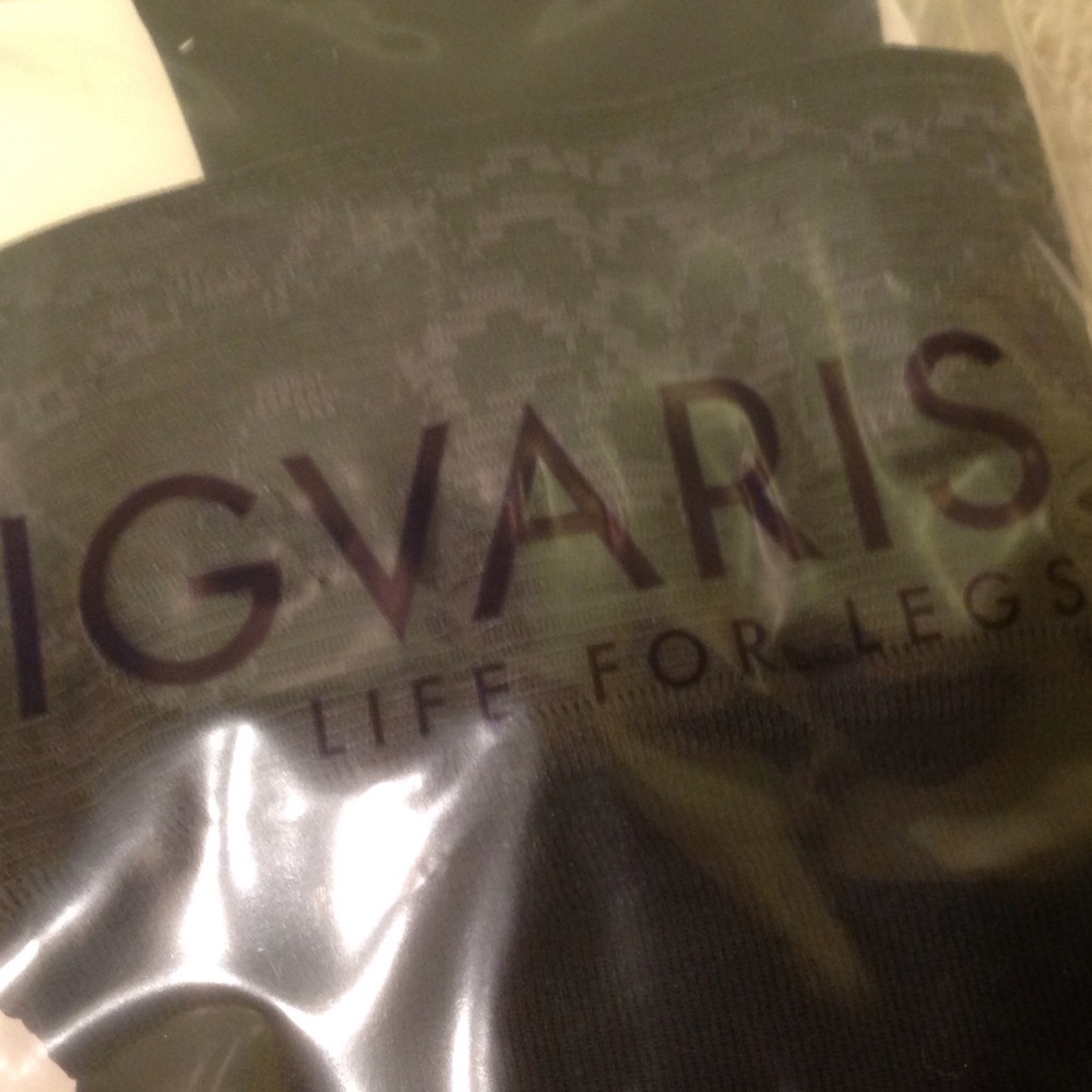 Sigvaris 20-30mmHg Closed Toe Thigh High - Picture 2 of 4